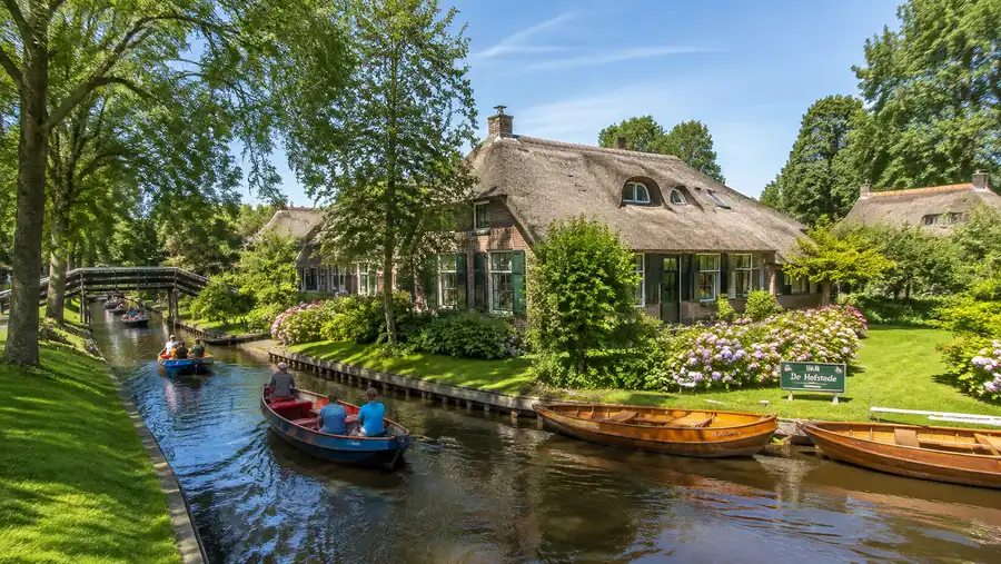 Cost of Living & Life in Giethoorn Village