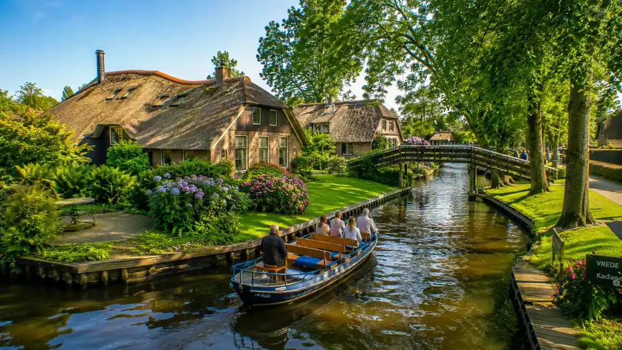 Giethoorn Village Entrance Fee & Visitor Tips