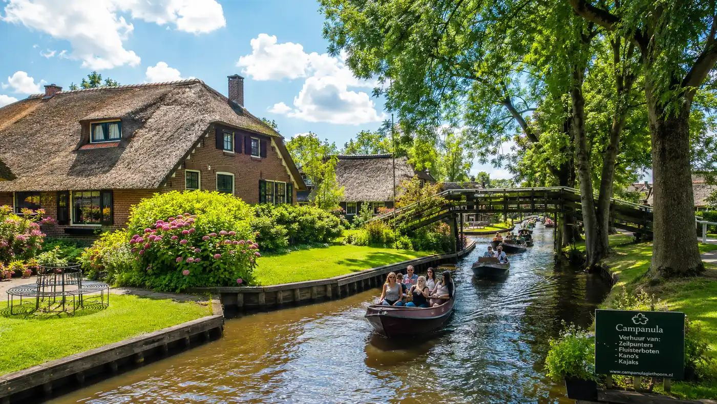 Giethoorn Village Hotels, Airbnbs & Places to Stay