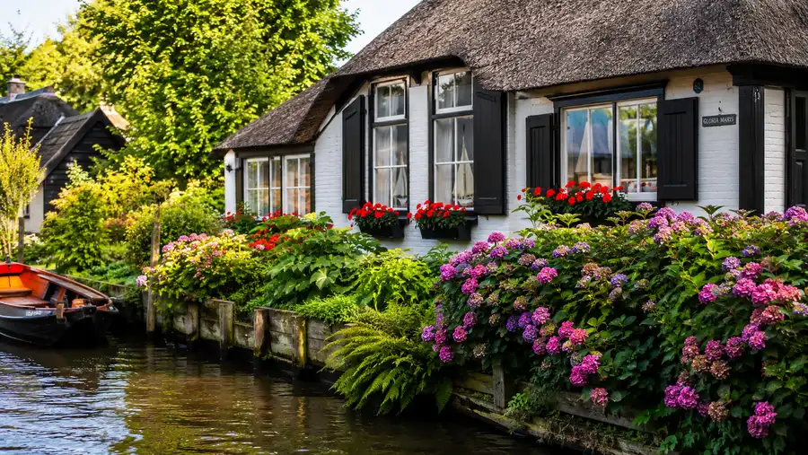 Giethoorn: The Village Without Roads