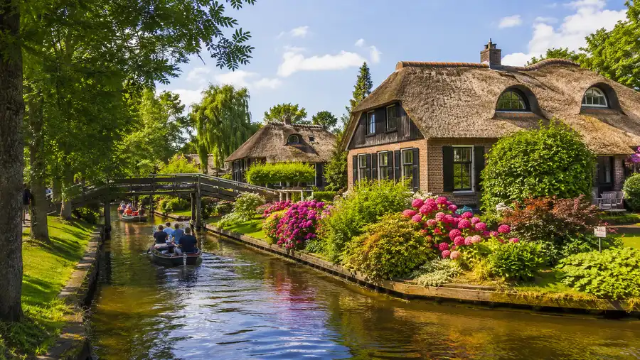 Giethoorn: The Village Without Roads