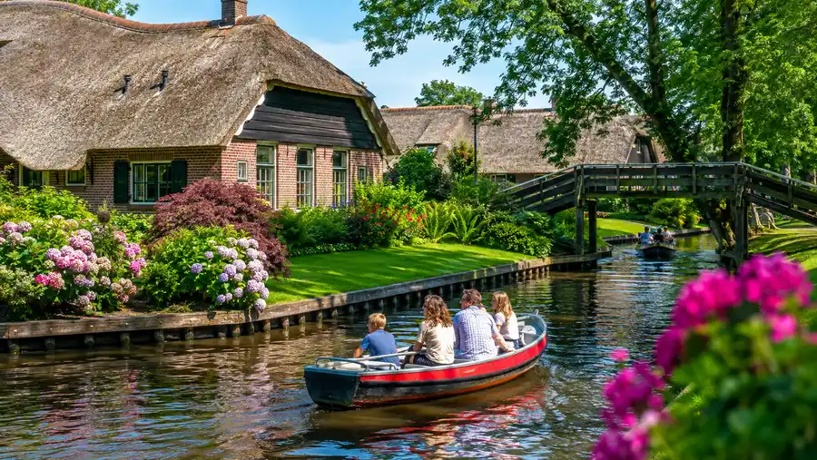 How to Get to Giethoorn Village from Amsterdam